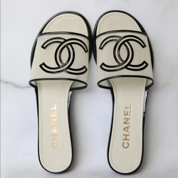 [CHANEL]★CC Logo Black Strap Sandals★White Silver Chanel Black Leather Sandals